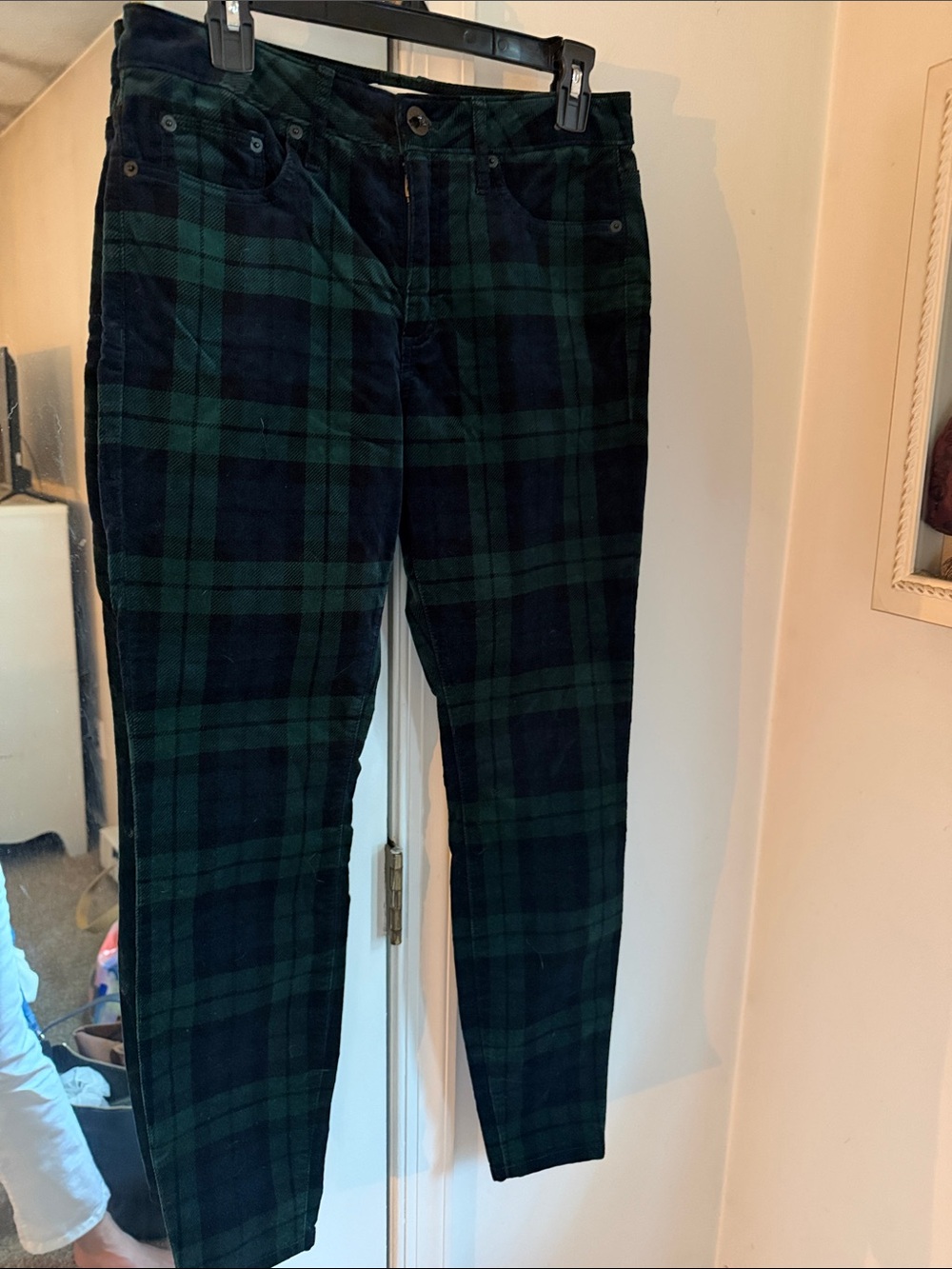 Ladies Vineyard Vines velvet Dark Green & Black Plaid Pants